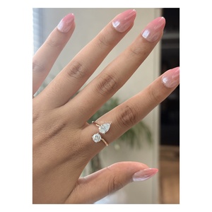 แหวนเพชรทรงลูกแพร์ QUBE STAR Radiant Modern Pear Lab Grown Diamond แบบเปิด 1.60 กะรัต ทอง 14KT ฝังเพชรสองเม็ด ดีไซน์หรูหรา เหมาะสำหรับงานปาร์ตี้ - Product Image 1