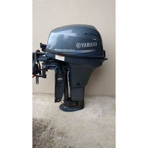 Motor fuera de borda Yamaha premium de 200 HP para uso en agua salada, diseñado para durabilidad y navegación suave a alta velocidad. - Product Image 1