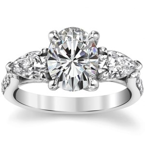 Anillo de compromiso y boda de lujo clásico con moissanita de corte ovalado engastada en plata de ley 925 chapada en oro blanco certificado - Product Image 3