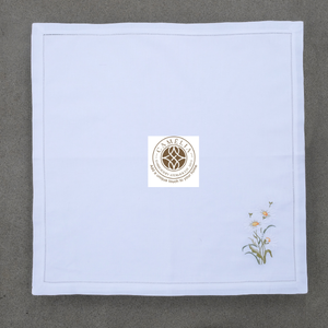 ผ้าลินินธรรมชาติปักลายดอกอ๊อกซ์อาย นุ่มแต่ทนทาน สร้างสัมผัสสดชื่นและมีชีวิตชีวาให้กับโต๊ะอาหารและการสังสรรค์ - Product Image 2