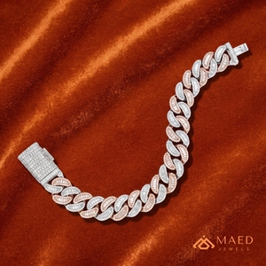 สร้อยข้อมือคิวบันลิงค์ ชุบทอง 18K ประดับมอสซาไนต์ ดีไซน์เกลียวแบบไอซ์ ลิงค์ สไตล์คัสตอม ออกแบบพิเศษ เครื่องประดับชั้นดีสำหรับผู้หญิง ของขวัญแฟชั่นสุดหรู - Product Image 2