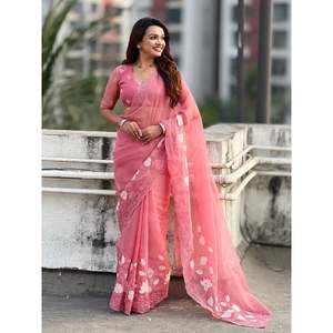 Sari de Seda Pura Chanda Kora Hecho a Mano con Bordado Floral, Apliques Buttis, Borde Calado, Silueta Recta, Estampado Floral en Chifón - Product Image 3