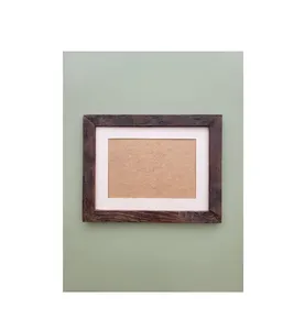 Cadre photo en bois artisanal et écologique pour photos de famille, décoration murale de style moderne et contemporain - Product Image 3