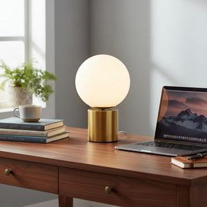 Lampe de table globe dorée de haute qualité avec abat-jour en verre blanc, lampe de chevet de style mid-century pour chambre à coucher et salon - Product Image 5