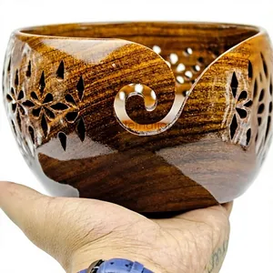 Cuenco de madera rústico para hilo, con diseño floral tallado, duradero, soporte para tejer a mano y ganchillo con recortes decorativos - Product Image 1