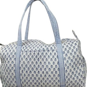 Bolsa de lona acolchada de algodón hecha a mano, interior espacioso con asas cómodas, ligera, duradera y elegante para viajes y gimnasio. - Product Image 2