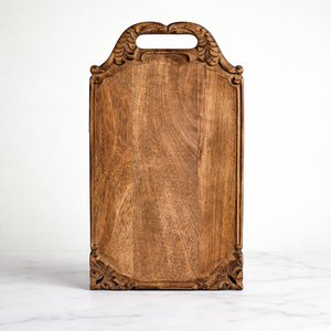 Tabla de Cortar Clásica de Madera de Roble Tallada a Mano con Borde Decorativo, Superficie Gruesa y Duradera, Apta para Alimentos, Plato para Servir en la Cocina - Product Image 1