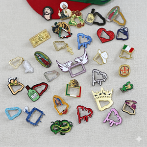 Proveedor Confiable de Pins Esmaltados Tradicionales Mexicanos con Forma Personalizada para Tiendas de Gorras de Béisbol al por Mayor - Product Image 1