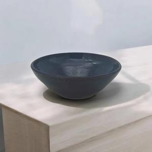 Tazón de Cerámica Esmaltada en Gris Suave, Borde Ancho, Gran Capacidad, Acabado Liso, Duradero, Apto para Alimentos, Ideal para Hornear, Mezclar y Servir - Product Image 2