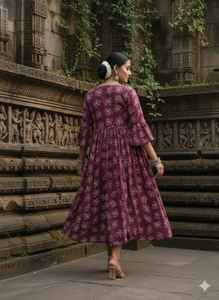 Robe midi marron à imprimé artisanal, col en V, manches évasées, en coton, robe d'été pour femmes, robe ethnique bohème, robe artisanale indienne - Product Image 6