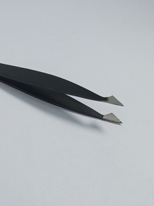 แหนบต่อขนตาสีดำแบบโค้ง รุ่น Pro ป้องกันการลื่น จับกระชับ ผลิตจากสแตนเลส ปลายเรียบ - Product Image 4