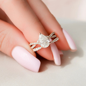 แหวนหมั้นเพชรทรงลูกแพร์สีโรสโกลด์แบบแยกก้าน - Product Image 1