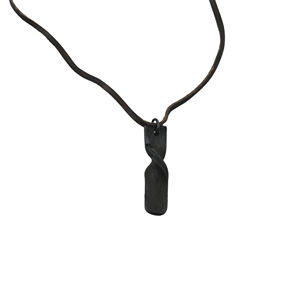 จี้เหล็กดัดมือพร้อมสายหนัง ประดับด้วยความเงางามแบบยุคกลาง ราคาโรงงานขายส่งราคาถูก - Product Image 1