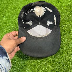 Nouvelle casquette snapback à 6 panneaux, haute qualité, visière incurvée, logo personnalisable, casquette de baseball unie, logos unis fabriqués par Sports Aero Intl. - Product Image 3