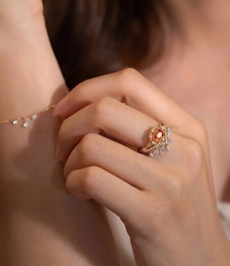Bague en or pur 14 carats en forme de V avec franges pour femme, bague empilable avec diamant en goutte, diamant de laboratoire rond percé, bague superposée en chevron avec pendentif - Product Image 4
