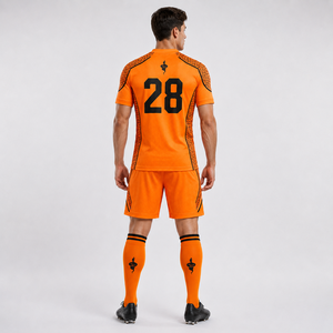 Tenue de football de haute qualité, vêtements de football conçus avec un tissu polyester respirant pour les professionnels - Product Image 2