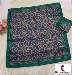 Écharpe en satin tendance, tissu imprimé sur mesure, fabricant OEM ODM avec logo de marque privée pour la promotion de la marque - Product Image 2