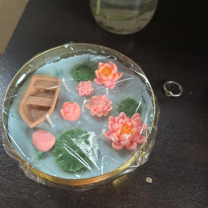 Cuenco de latón martillado hecho a mano para estanque – Decoración de lujo con arte de cera de loto flotante y barco - Product Image 2