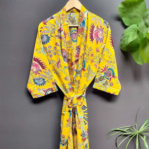 Bata Kimono de Algodón 100% Tejido Transpirable con Estampado de Dibujos Animados para Mujer, Camisón de Verano Hecho a Mano ODM con Cuello en V y Cintura Elástica, Largo Completo/Hasta la Rodilla - Product Image 1
