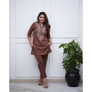 Hermoso Conjunto de Top y Pantalón para Fiesta con Mangas Tres Cuartos, Elegante y con Estilo - Product Image 6