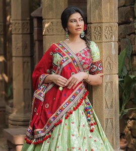 Lehenga Choli para Mujer, Estilo Indio, Blusa y Falda de Satén con Bordado Floral, Vestido Maxi Vintage de Corte A, para Fiestas de Verano - Product Image 2