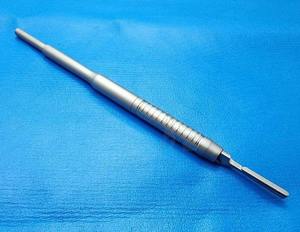 Manche de scalpel chirurgical dentaire de haute qualité à éjection facile avec lame auto-éjectable – L'instrument chirurgical essentiel - Product Image 1