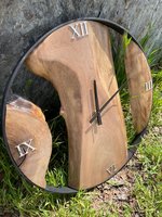 Reloj de Pared de Madera Rústico Hecho a Mano con Marco de Metal, Números Romanos, Cuarzo Analógico, Reloj Colgante para Decoración de Sala de Estar