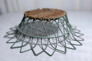 Panier à fruits en métal à motif floral, bol décoratif en fil métallique, idéal pour le stockage de fruits, légumes et collations, construction en métal durable - Product Image 3