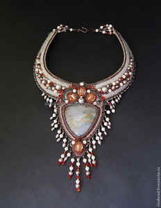 Collar de Perlas para Novia con Patrones de Bordado Coloridos, Diseño Romántico y Elegante - Product Image 2