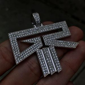 Colgante de Diamante Redondo de 3 Quilates Personalizado con Elegantes Dijes de Diamantes, Chapado en Oro sobre Plata de Ley, Clásico para Fiestas - Product Image 1