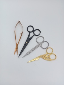 Ciseaux à cuticules professionnels en acier inoxydable, manche en plastique, lame droite et tranchante, durables, résistants à la rouille, pour le soin des ongles - Product Image 3