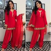 Ensemble de tenue ethnique traditionnel indien en satin rouge Fendy avec broderie et travail de sequins, comprenant un haut Farshi, un Salwar et un Dupatta, idéal pour les fêtes et les mariages