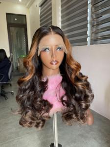 Vente en gros de haute qualité Remy cheveux vierges vietnamiens cheveux humains perruque rebondissante Piano couleur HD dentelle trame unique tissage 180% densité - Product Image 3