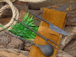 Juego de cubiertos de mesa de acero al carbono OEM/ODM personalizado hecho a mano con cuchillo de chef de hierro de hoja recta y mango ancho negro para uso en cocina - Product Image 3