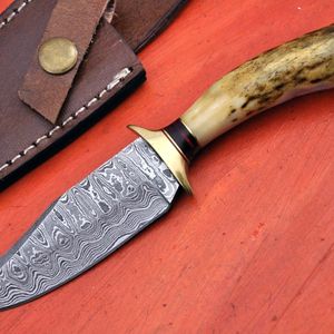 Couteau de chasse à lame fixe en acier Damas fait main, manche en bois de cerf, pointe tombante - Product Image 2
