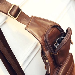 Bolso de Pecho de Cuero Genuino de Moda para Hombre y Mujer - Resistente al Agua, Duradero y Cómodo para Uso Diario - Product Image 2