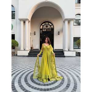 Designer Party Wear Lehenga avec chemisier Dupatta et haussement d'épaules taille XL - Product Image 6