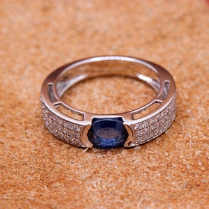 Bague Classique Faite à la Main Memoria Jewels en Saphir Bleu Naturel et Diamants, Plaqué Or 18 carats, Bijoux Précieux en Diamants - Product Image 1