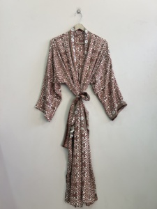 Robe kimono en soie pour femme, style vintage bohème, ouverte sur le devant, vêtement de nuit en soie - Product Image 5