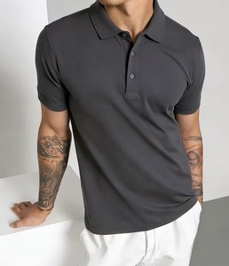 Chemise décontractée à manches courtes en tricot uni avec logo sur le devant pour homme, idéale pour les sorties quotidiennes et le style urbain, provenant du Bangladesh - Product Image 2