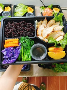 Low price Eco-friendly Vietnam Factory 4 Compartments Disposable <b>Plastic</b> Food Container with Lid Black Color Take Away lunch <b>box</b> - Product Image 5