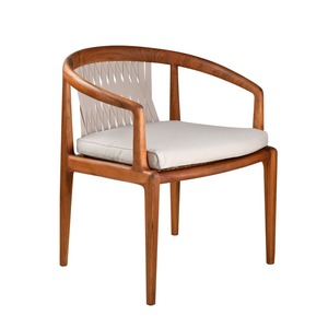 Chaise de salle à manger moderne en teck courbé avec dossier tressé et assise rembourrée pour des espaces de vie élégants - Product Image 1
