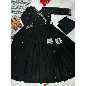 ชุดเดรสผ้าจอร์เจียสำหรับใส่ทำงานปักลายสีดำ - Product Image 5