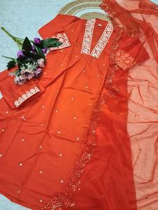 Colección Tradicional de Diseños Indios, Salwar Kameez Chanderi Listo para Usar, con Dupatta, Bordado con Lentejuelas y Codificación - Product Image 5