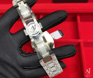 นาฬิกาข้อมือ Iced Watch Chronograph สแตนเลสสตีล ระบบควอตซ์ สายขนาด 20 มม. กระจกแซฟไฟร์ หน้าปัดอนาล็อก ขอบหน้าปัดประดับเพชรเต็มวง นาฬิกาผู้ชาย - Product Image 5
