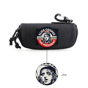 Patch en caoutchouc PVC haute densité personnalisé, imperméable et flexible, emblème de marque pour vêtements, sacs de sport, casquettes, chaussures et uniformes - Product Image 1