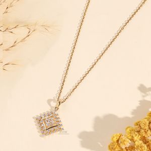 Collier pendentif en diamant de taille princesse cultivé en laboratoire, magnifique collier en diamant pour tous les styles, certifié IGI, clarté VVS-VS, à vendre - Product Image 4