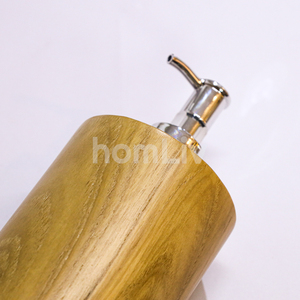 Distributeur de savon artisanal en teck naturel de taille moyenne, cylindre en bois massif durable, pompe à lotion liquide, accessoire de salle de bain - Product Image 2