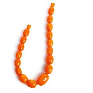 Collier en résine écologique personnalisé jaune - Bijou tendance pour Noël et la Saint-Valentin - Product Image 3