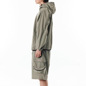 Ensemble veste coupe-vent technique OEM et short cargo |   100% Nylon |   Vêtements de rue utilitaires à fermeture éclair incurvée |   Fabricant de Marques Privées - Product Image 2